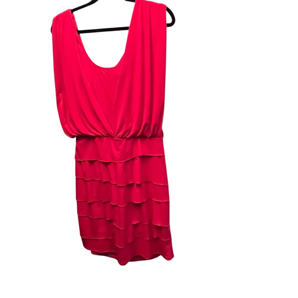 Laundry by Shelli Segal size 12 
Red sleeveless midi dress perfect for wedding